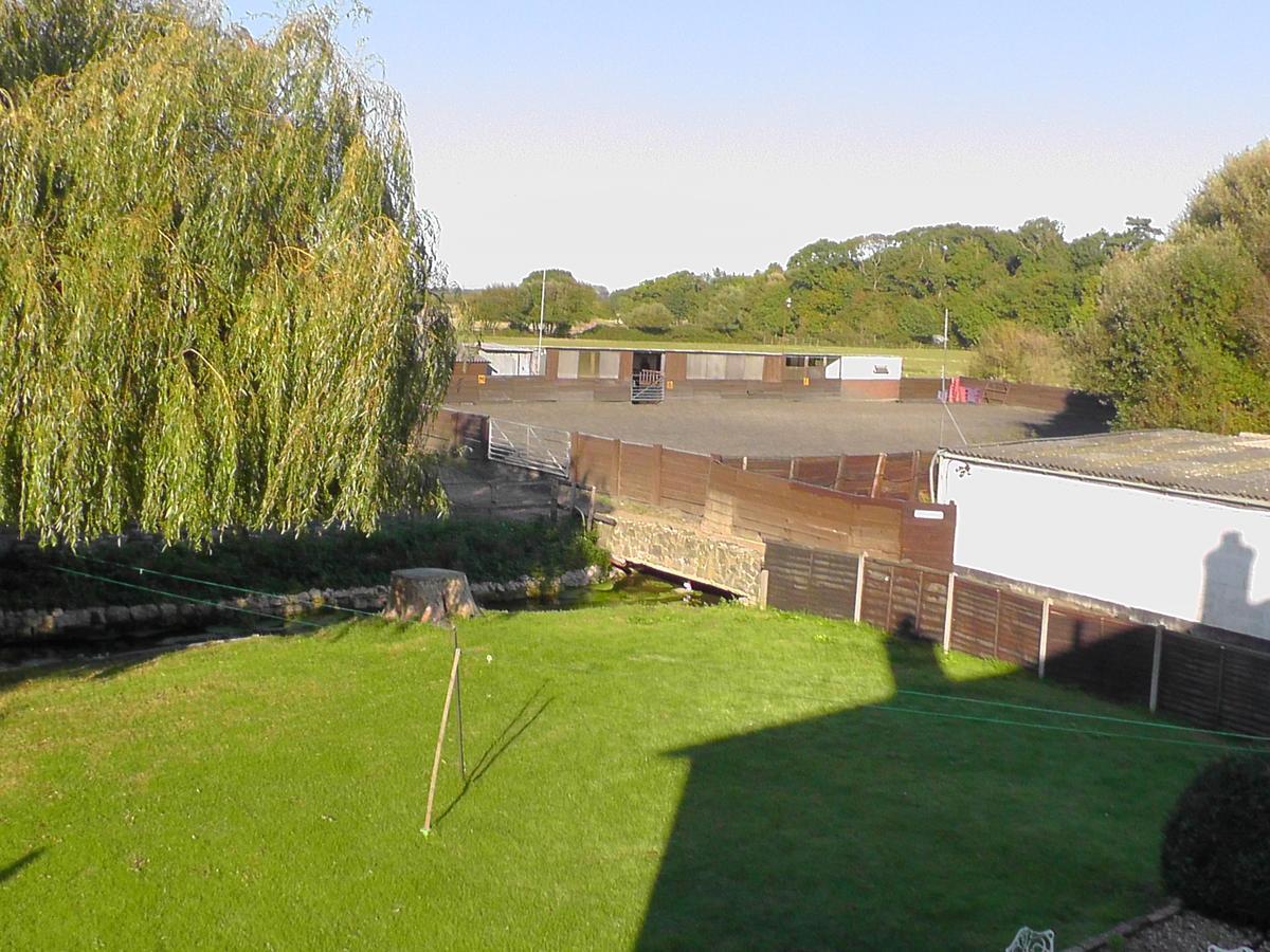 צ'יצ'סטר Willowbrook Riding Centre מראה חיצוני תמונה